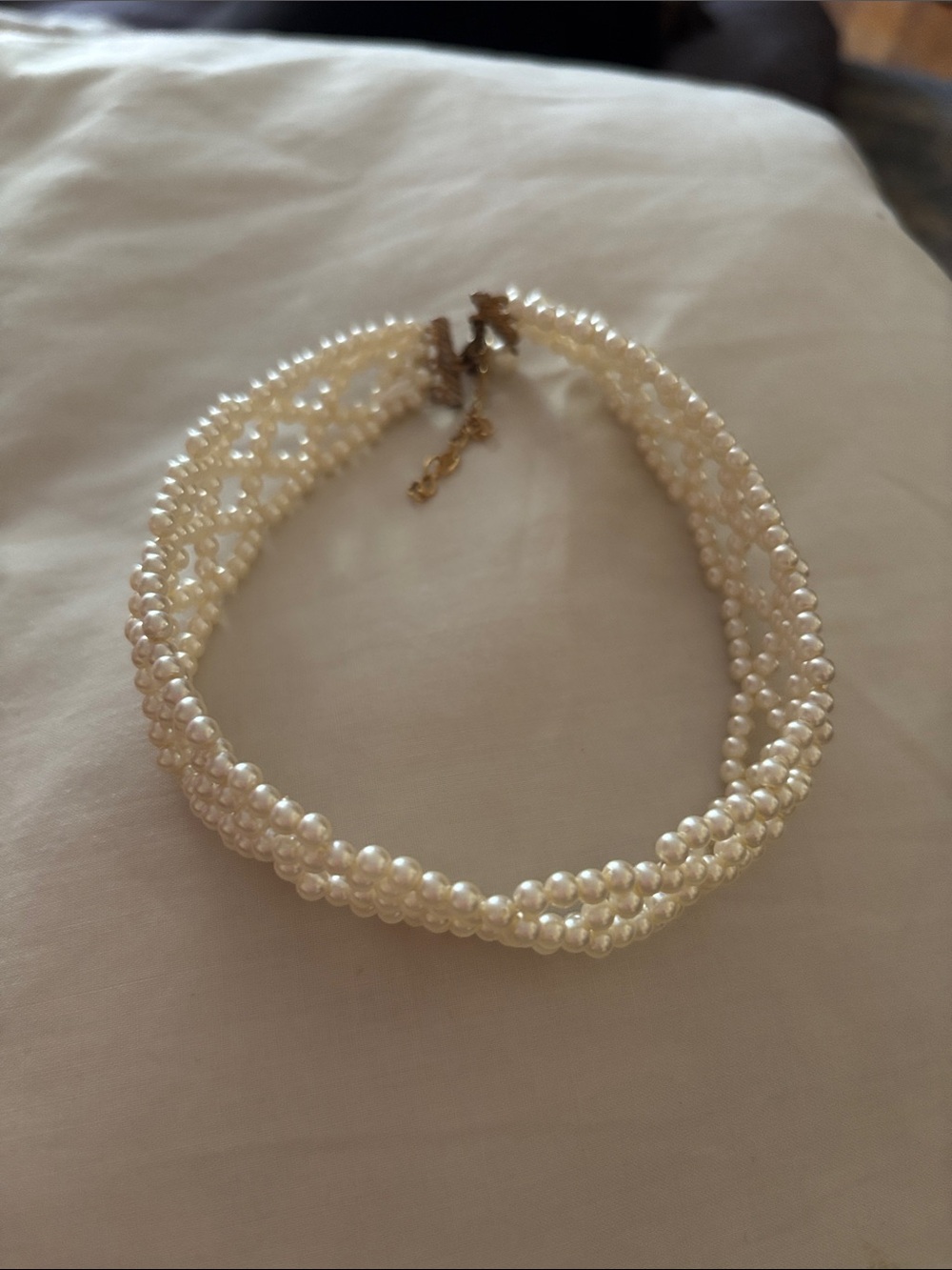Classic White Pearl Twisted Choker Necklace - Gold Accents